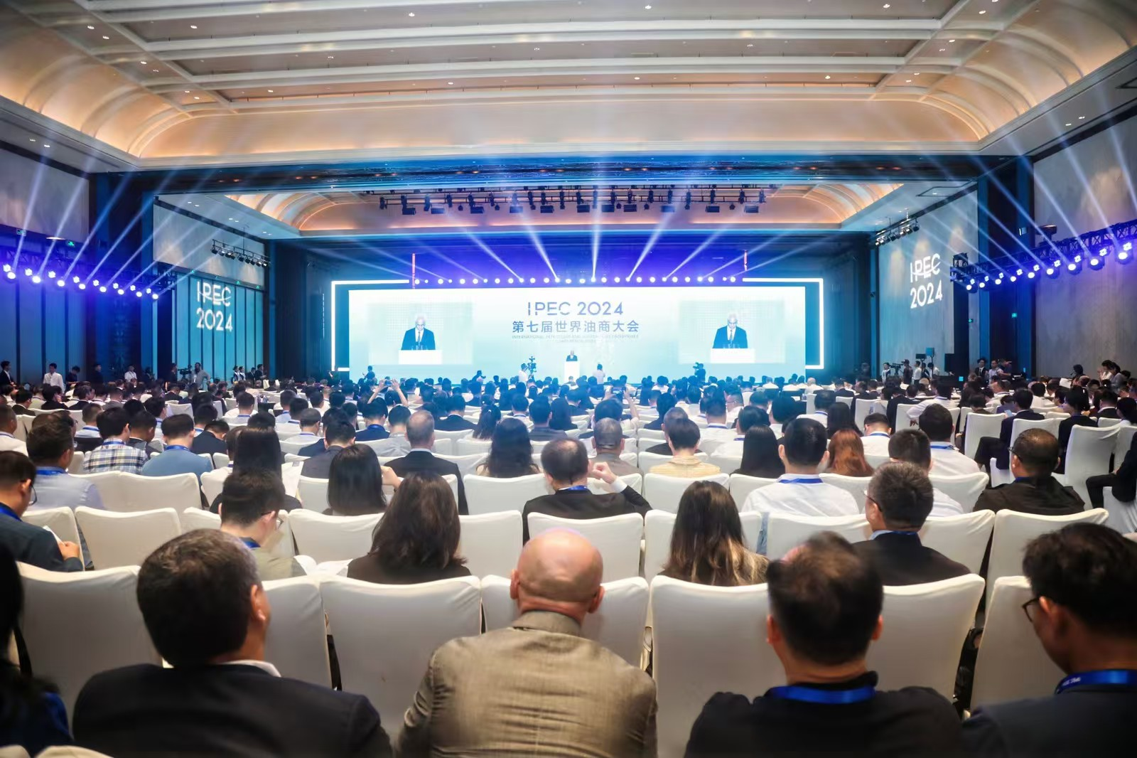 石化联合会党委书记李云鹏在2024第七届世界油商大会全体大会上的致辞(图2) 石化联合会党委书记李云鹏在2024第七届世界油商大会全体大会上的致辞(图2)