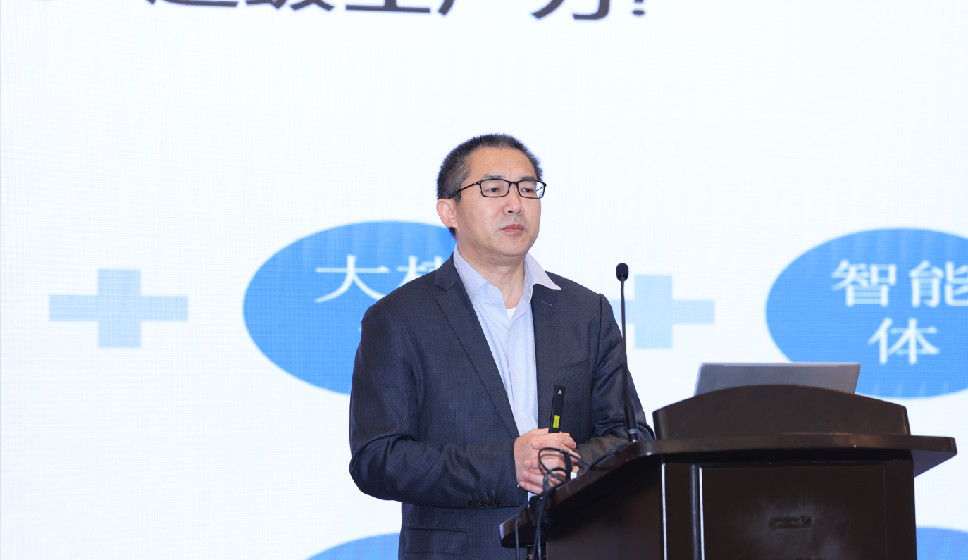 2025数智领导力高峰论坛在成都召开(图4) 2025数智领导力高峰论坛在成都召开(图4)