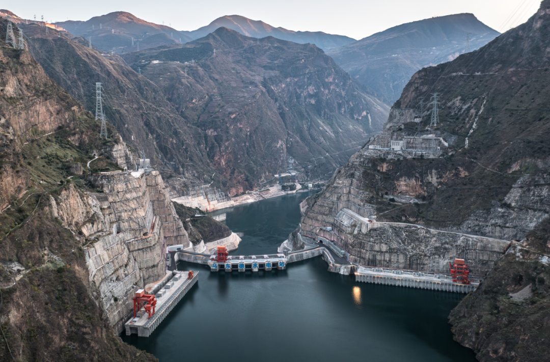 生态环境部部长黄润秋：大力发展绿色生产力 以高水平保护支撑高质量发展(图1)